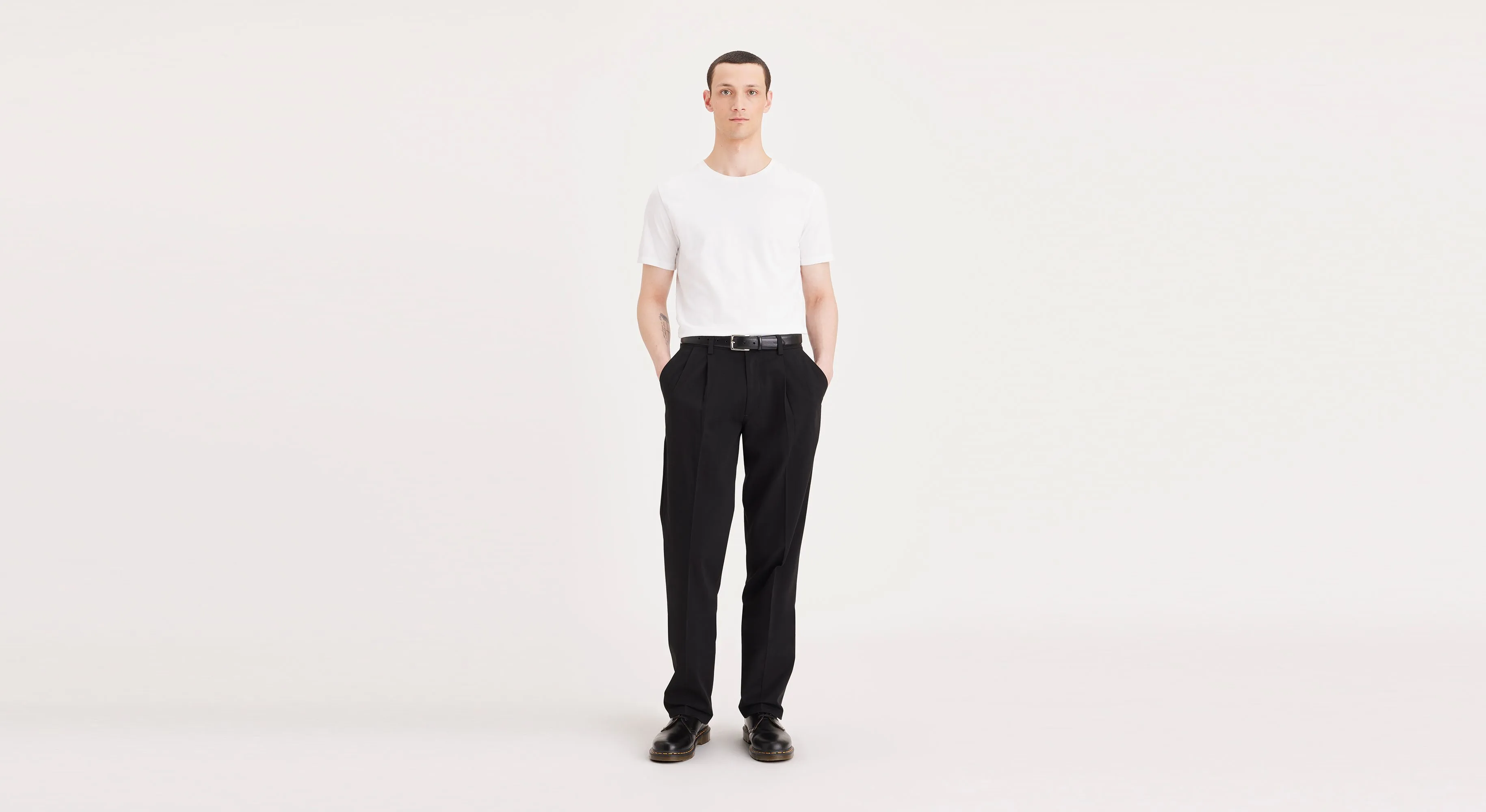 Easy Khakis, Pleated, Classic Fit
