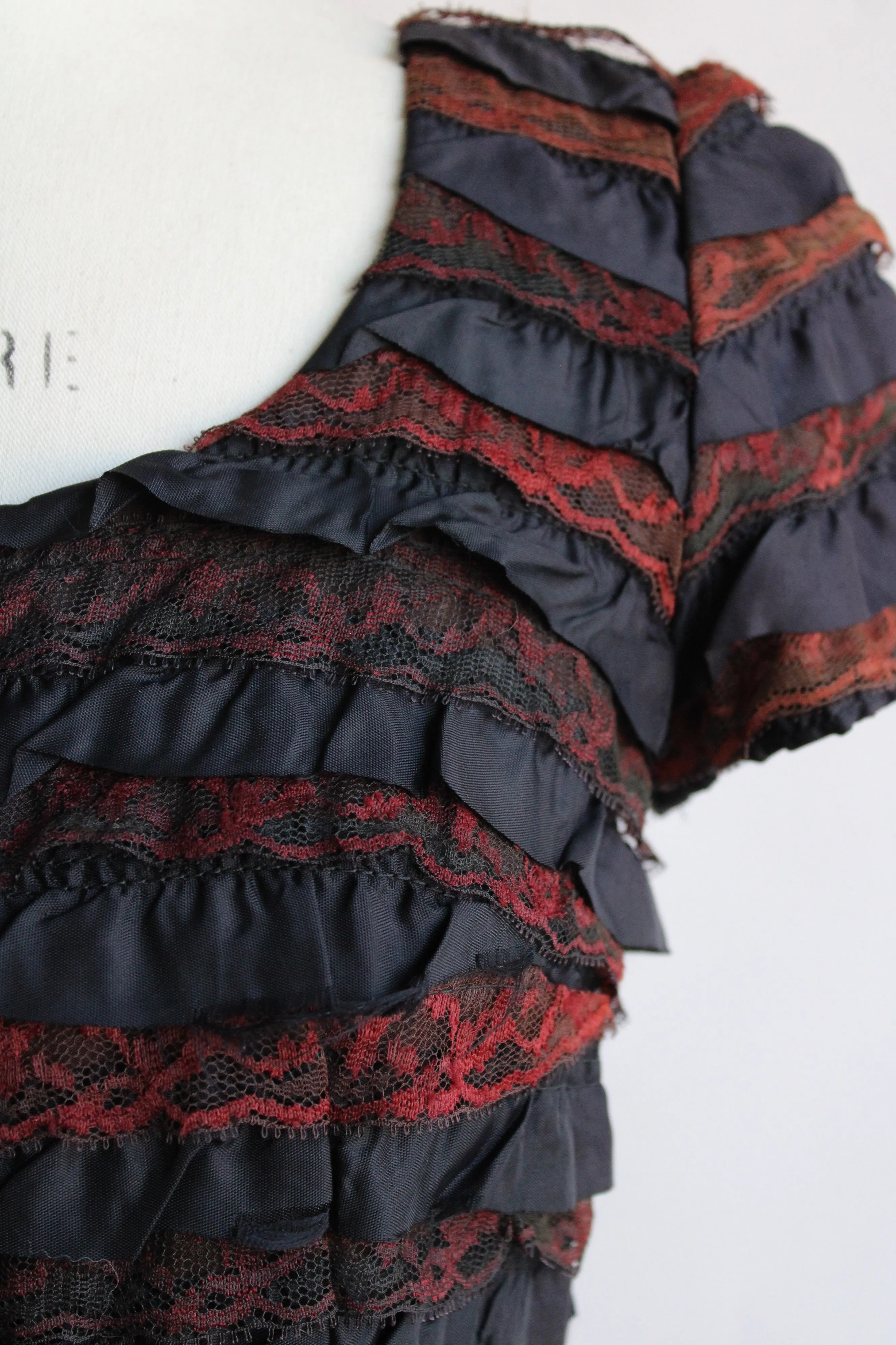 Vintage 1950s Ribbon And Lace Wiggle Dress
