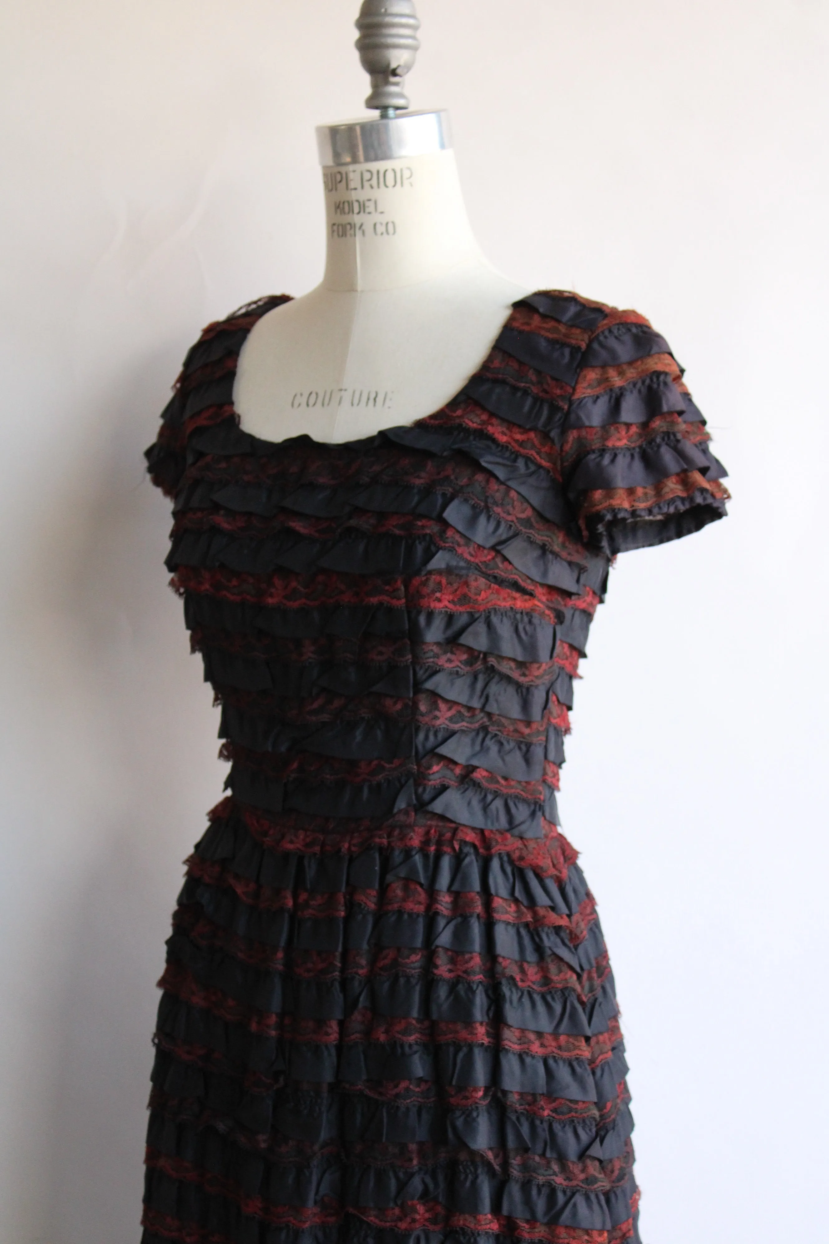Vintage 1950s Ribbon And Lace Wiggle Dress