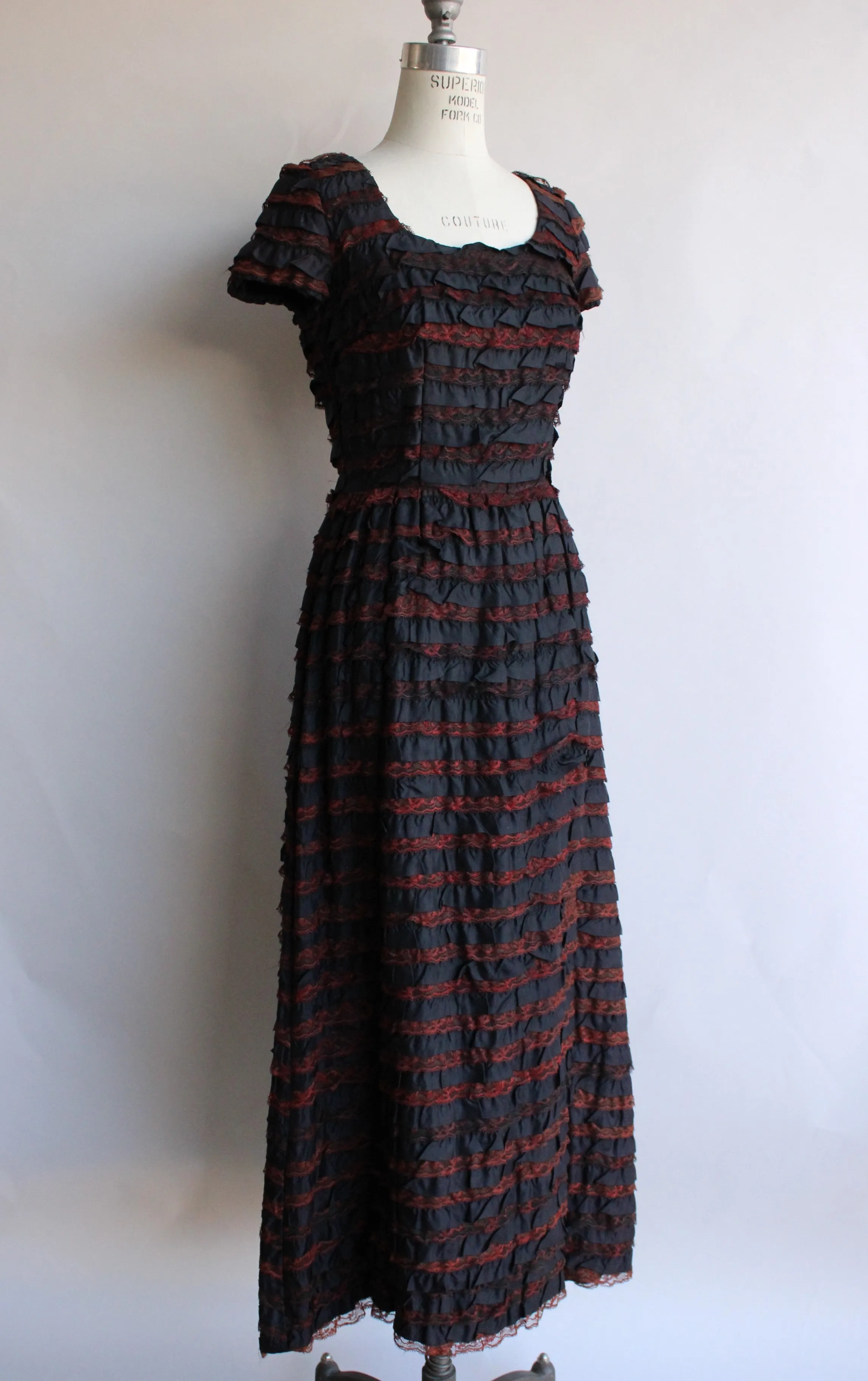 Vintage 1950s Ribbon And Lace Wiggle Dress